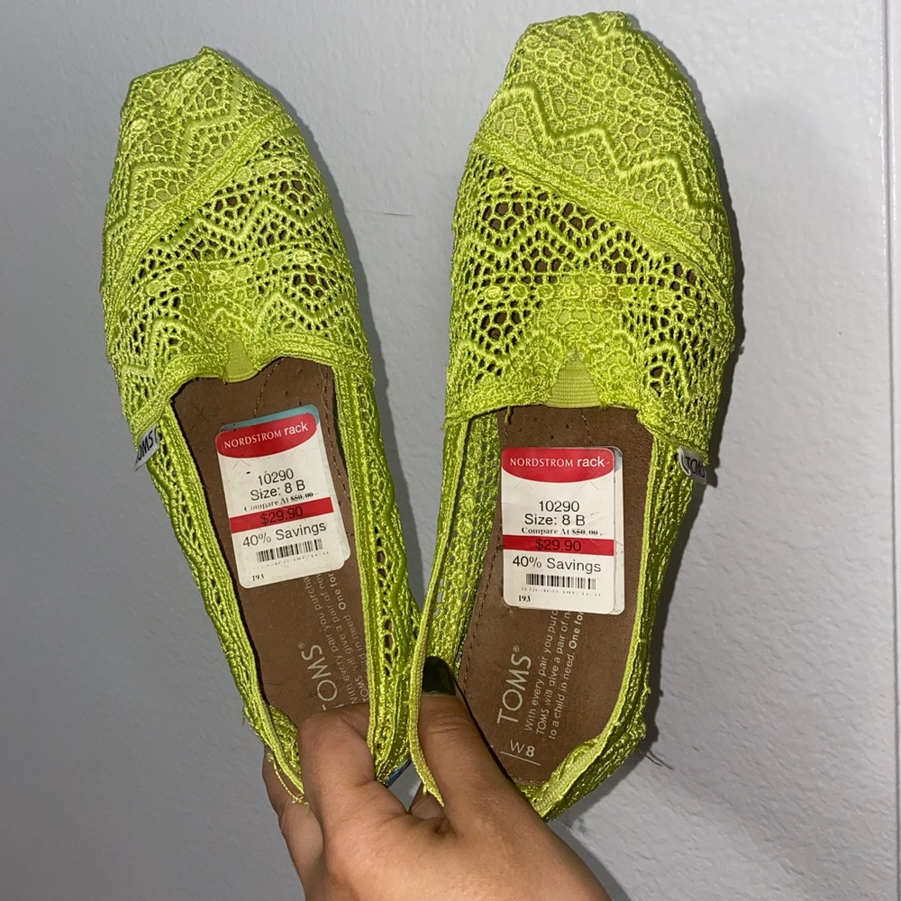Neon green lace toms. Size 8 B